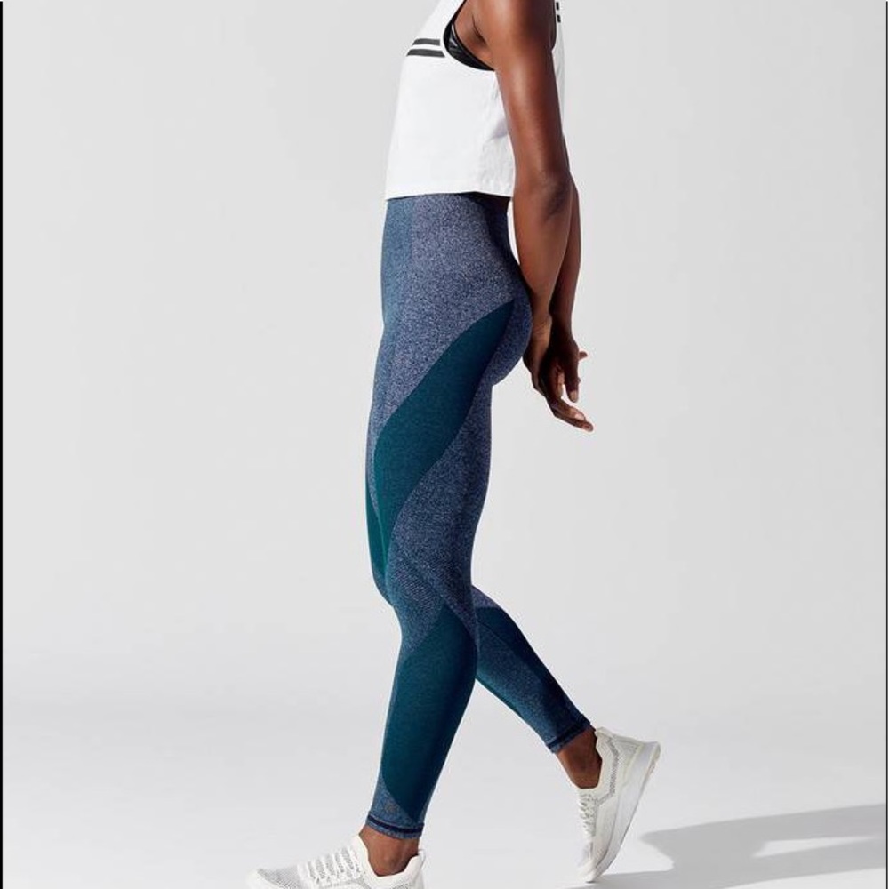 🚨SOLD🚨LNDR  launch legging light blue